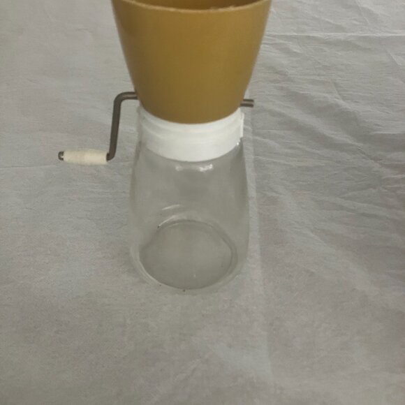 Vintage Housewares Harvest Gold Glass Spice & Nut Grinder – Retro Kitchen! - Picture 3 of 5